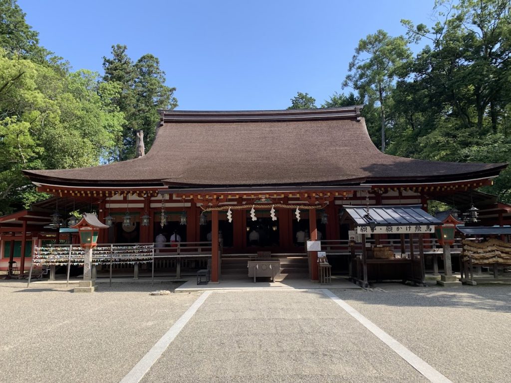 石上神宮の拝殿の美しい写真