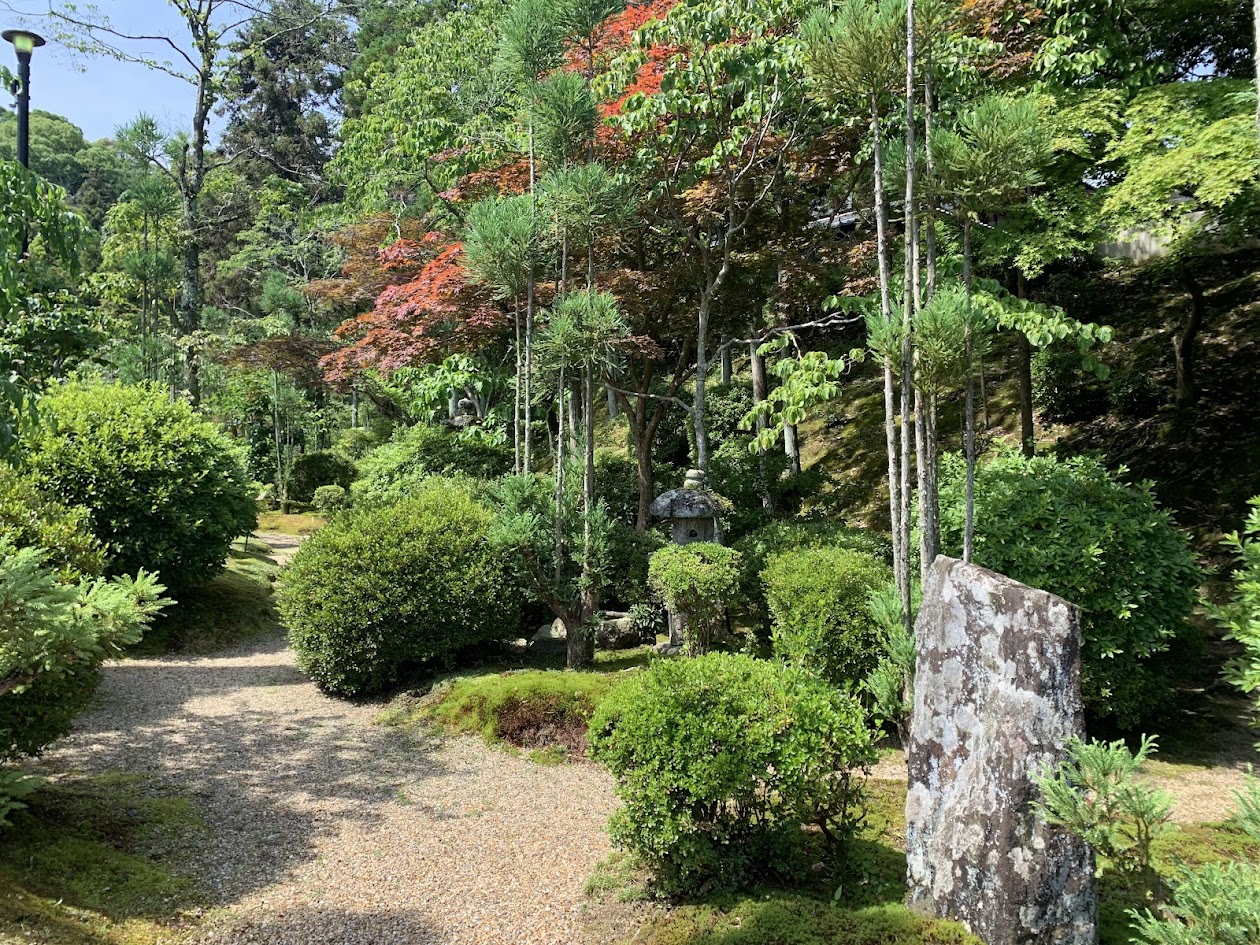 霊山寺のきれいな庭の写真