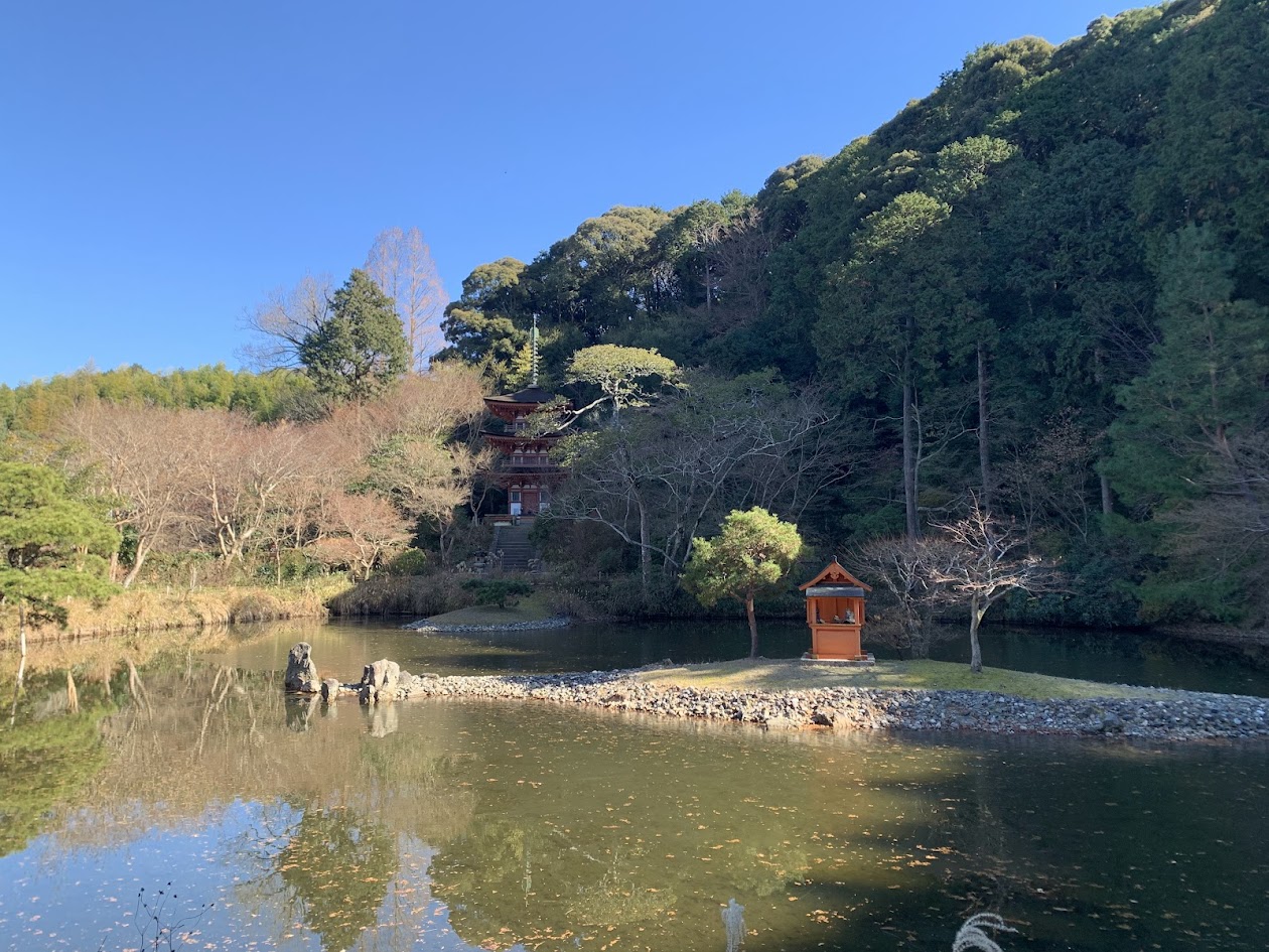 浄瑠璃寺の三重塔と池と社の写真 Photo of Joruri-ji Temple's three-storied pagoda, pond, and shrine
