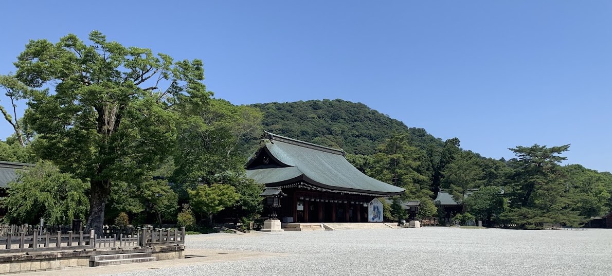 橿原神宮と畝傍山の写真
