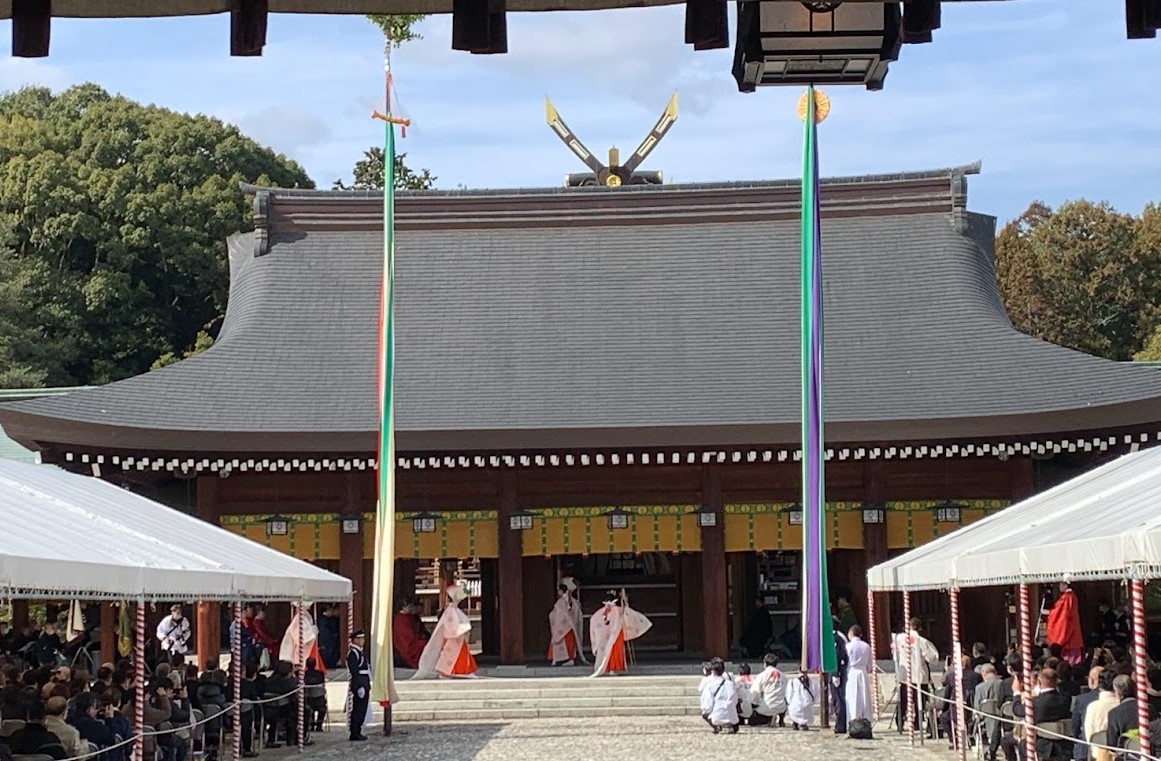 橿原神宮の建国祭の舞の写真