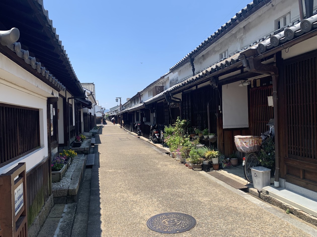 今井町の街並みと道路の写真 Photo of the streetscape and roads in Imai Town