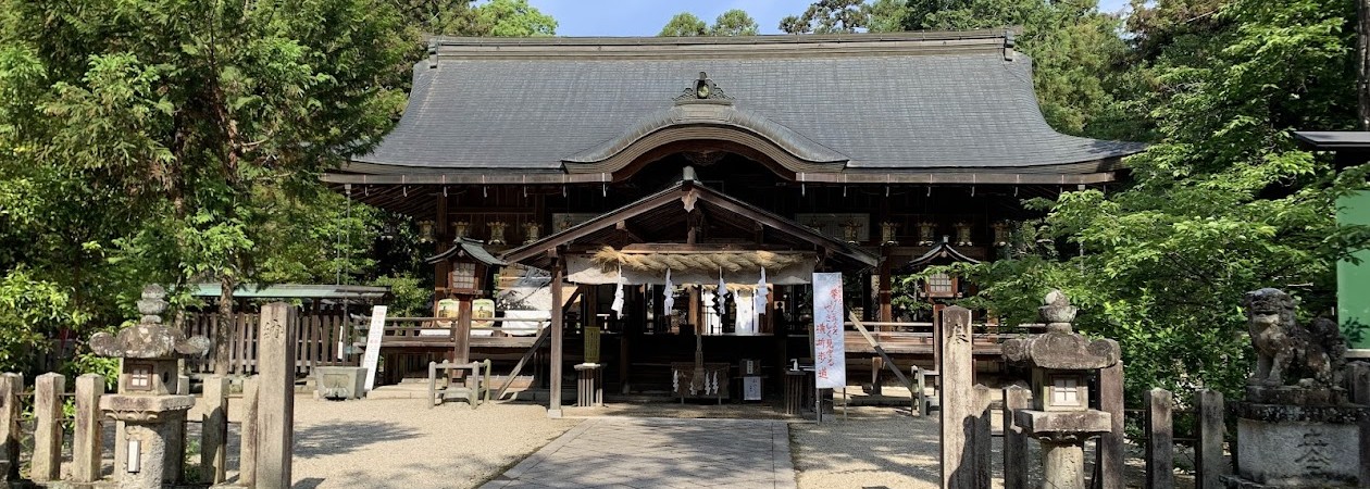 大和神社の正面の写真